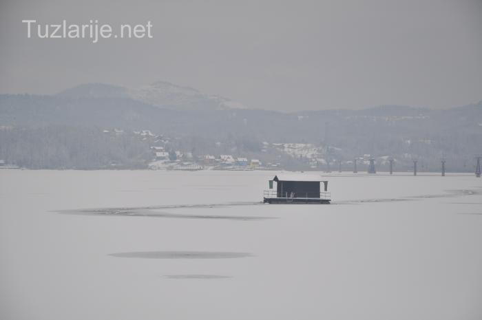 snijeg_tuzlarije.JPG - Jezero Modrac okovano ledom