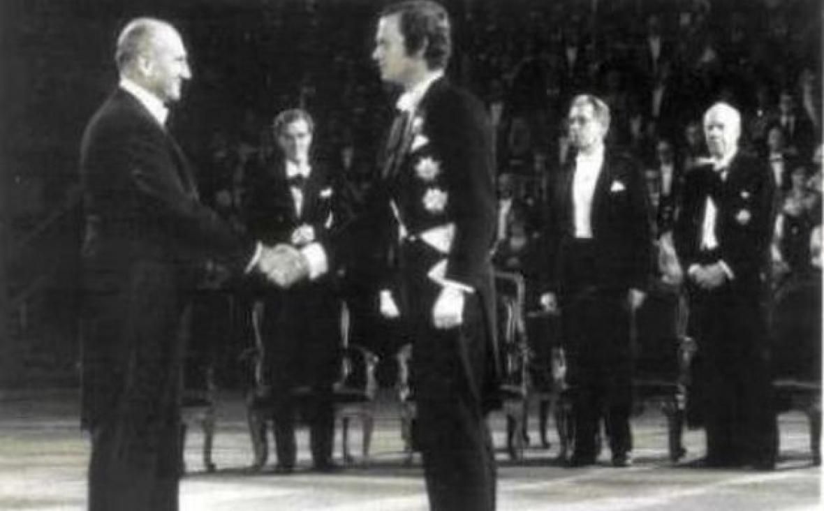 Vladimir Prelog na dodjeli Nobelove nagrade - undefined