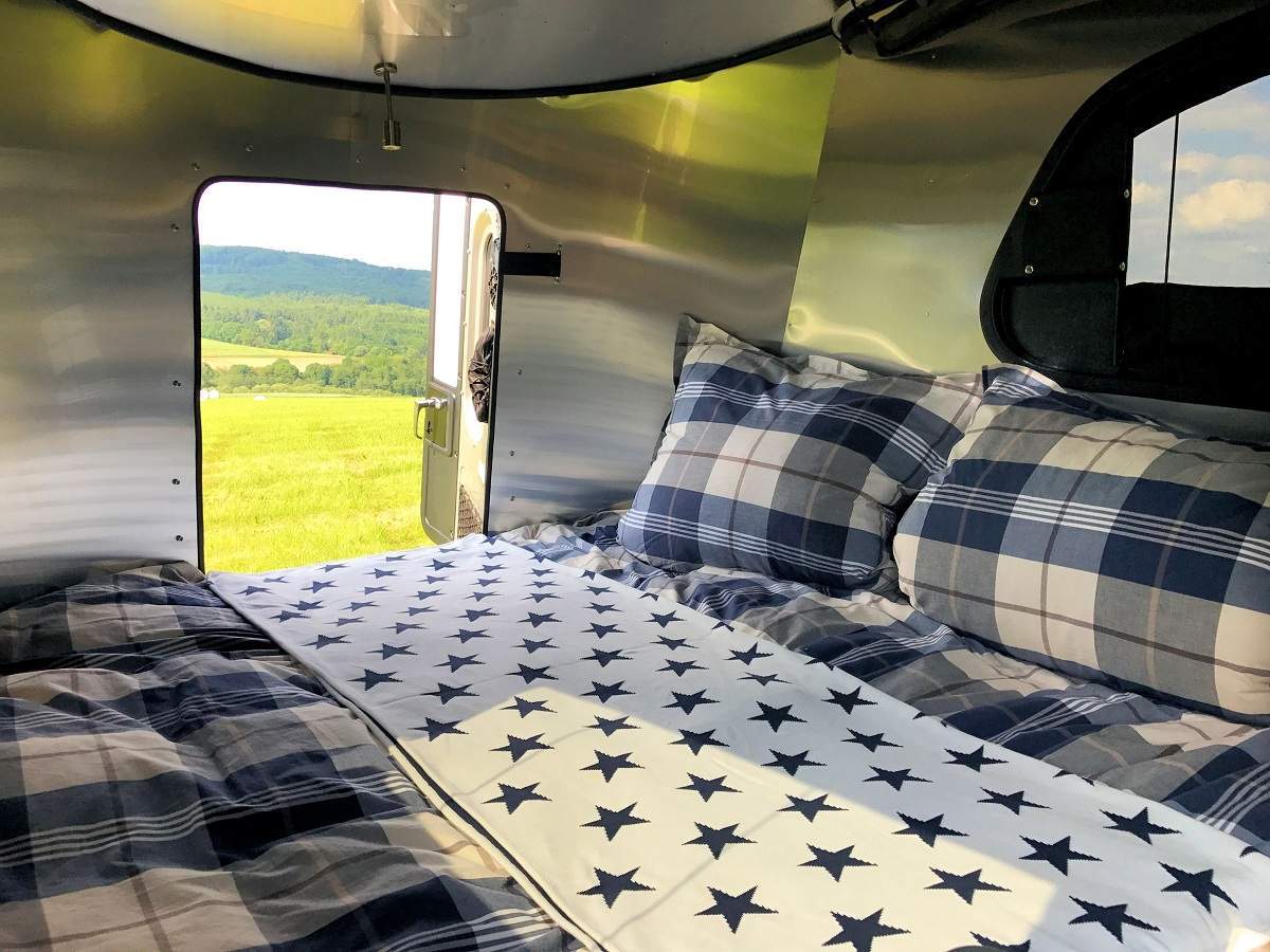 Foto: Airstream - Apsolutno romantično: Airstream Basecamp, kamp-prikolica za dvoje