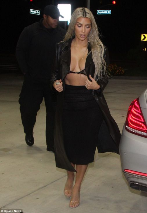 kim_kardashian_benzinska_2.jpg - undefined