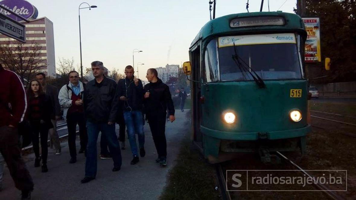 putnici_tramvaj_stanica_kampus_evakuacija_dim_rsa.jpg - undefined