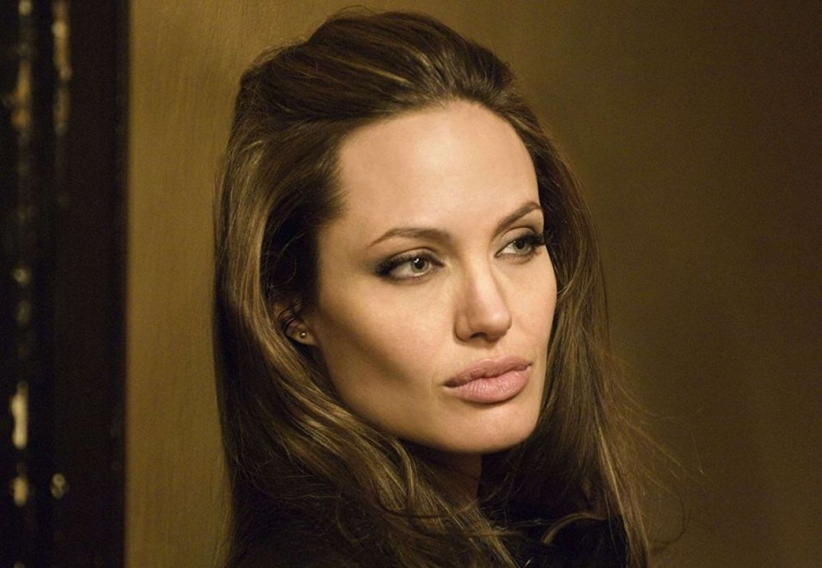 Angelina Jolie - undefined