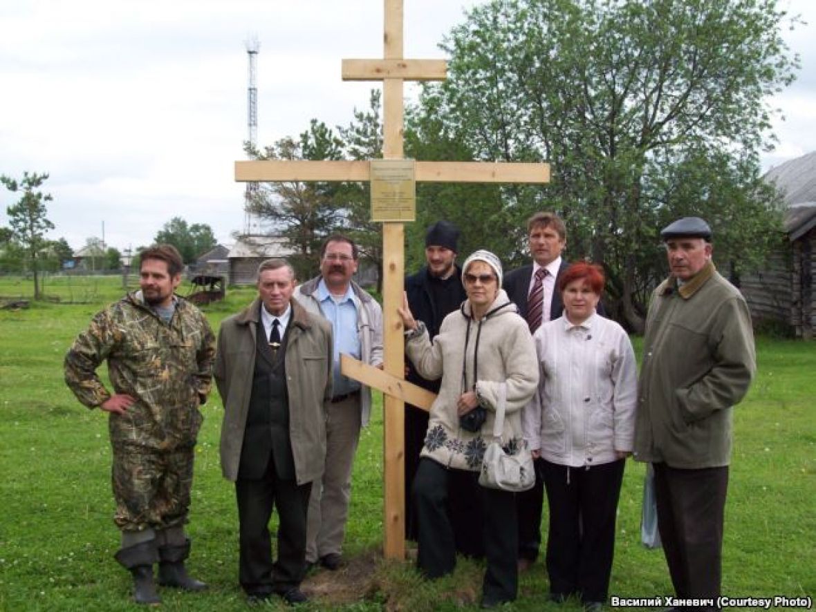  Drveni krst koji je podignut na ostrvu Nazinski u sjećanje na žrtve iz 1933. - undefined