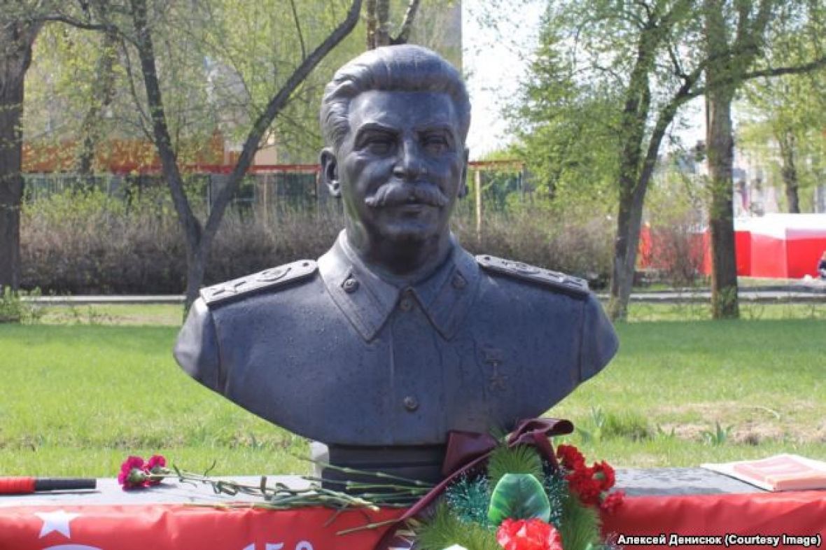 Staljinova bista podijelila građane - undefined