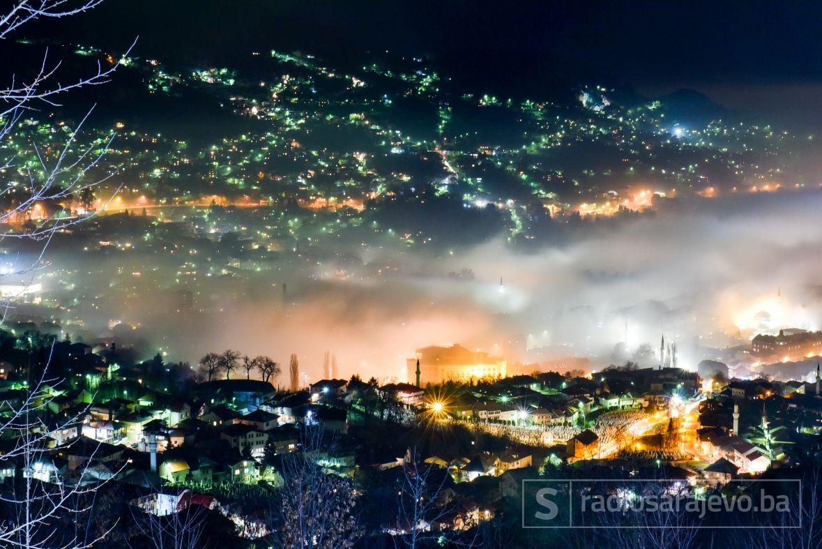 Sarajevo u smogu, snimljeno u nedjelju, 2. decembra, s okolnih brda - undefined