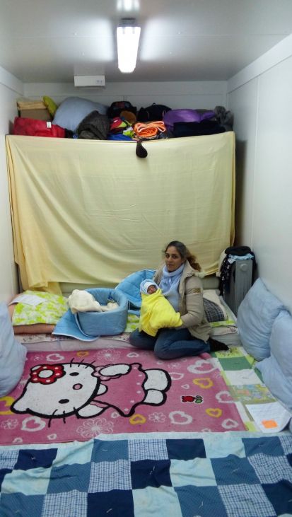 Nova beba donijela radost u izbjeglički kamp u Bihaću - undefined