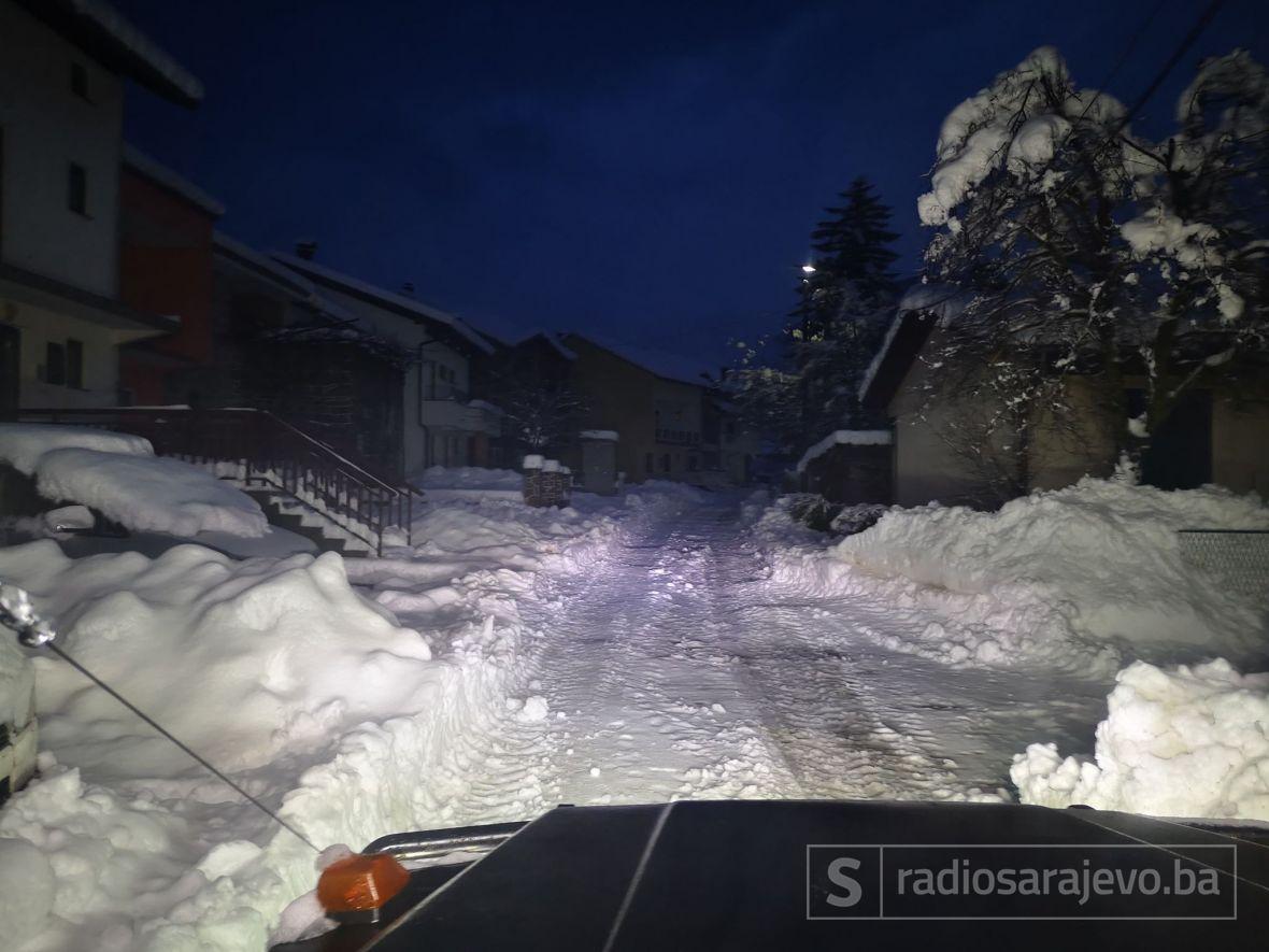 ... ali na sporednim ulicama u Jablanici i dalje ima snijega na kolovozu - undefined