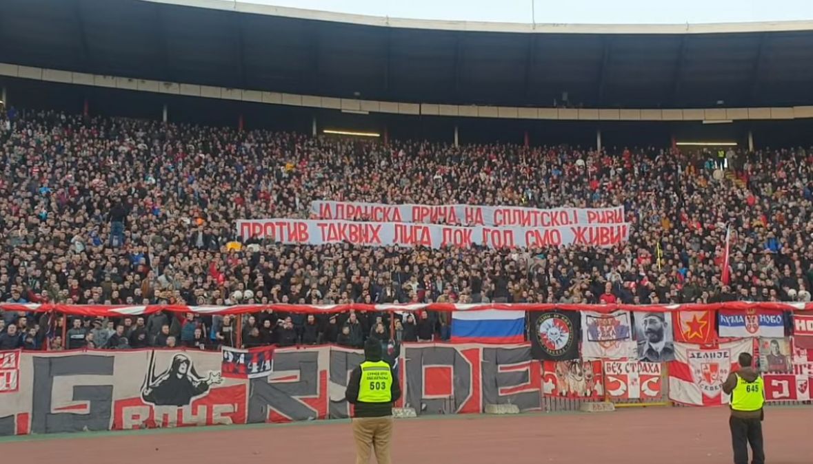 Na ogradi tribine stadiona Marakana na kojoj su bile Delije stajao je transparent s likom Draže Mihajlovića, zločinačkog vođe četničkog pokreta - undefined