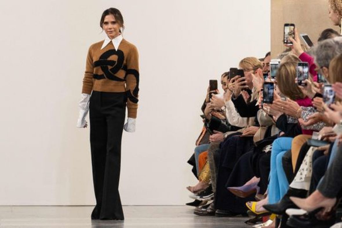 Na sinoćnjem londonskom fashion weeku predstavljena je nova kolekcija Victorije Beckham - undefined