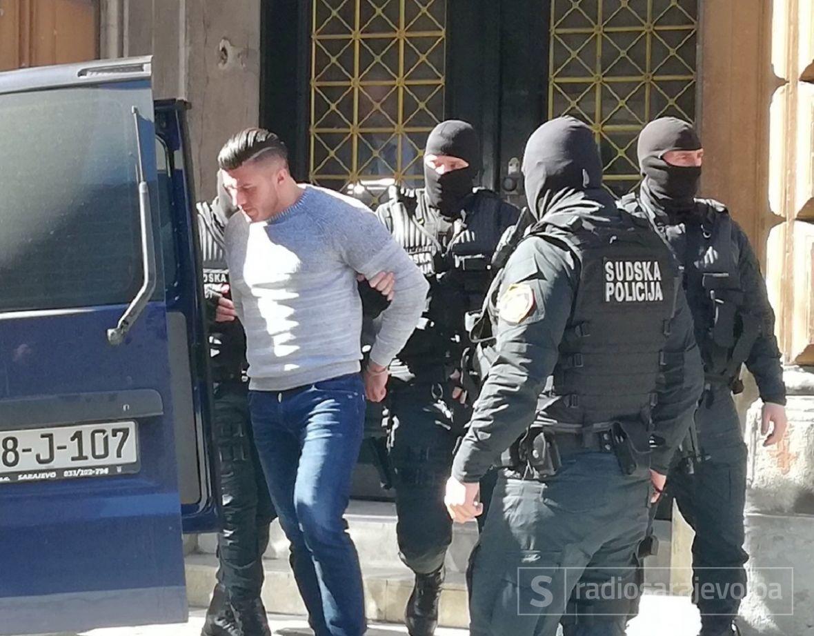 Amel Sejović ispred Kantonalnog suda u Sarajevu / Mart, 2019. - undefined