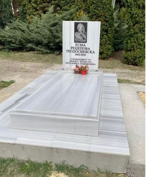 Esmi Redžepovoj podignut spomenik - undefined