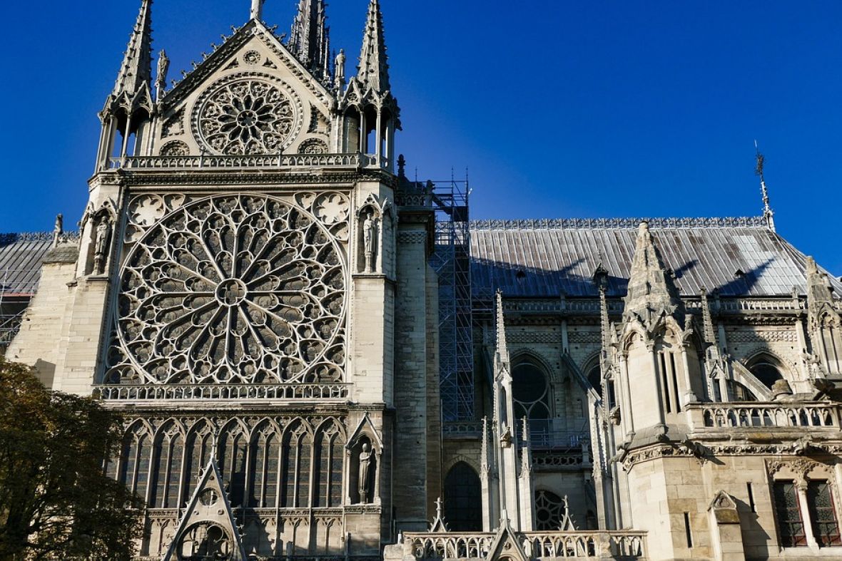 Notre Dame u Parizu prije požara - undefined