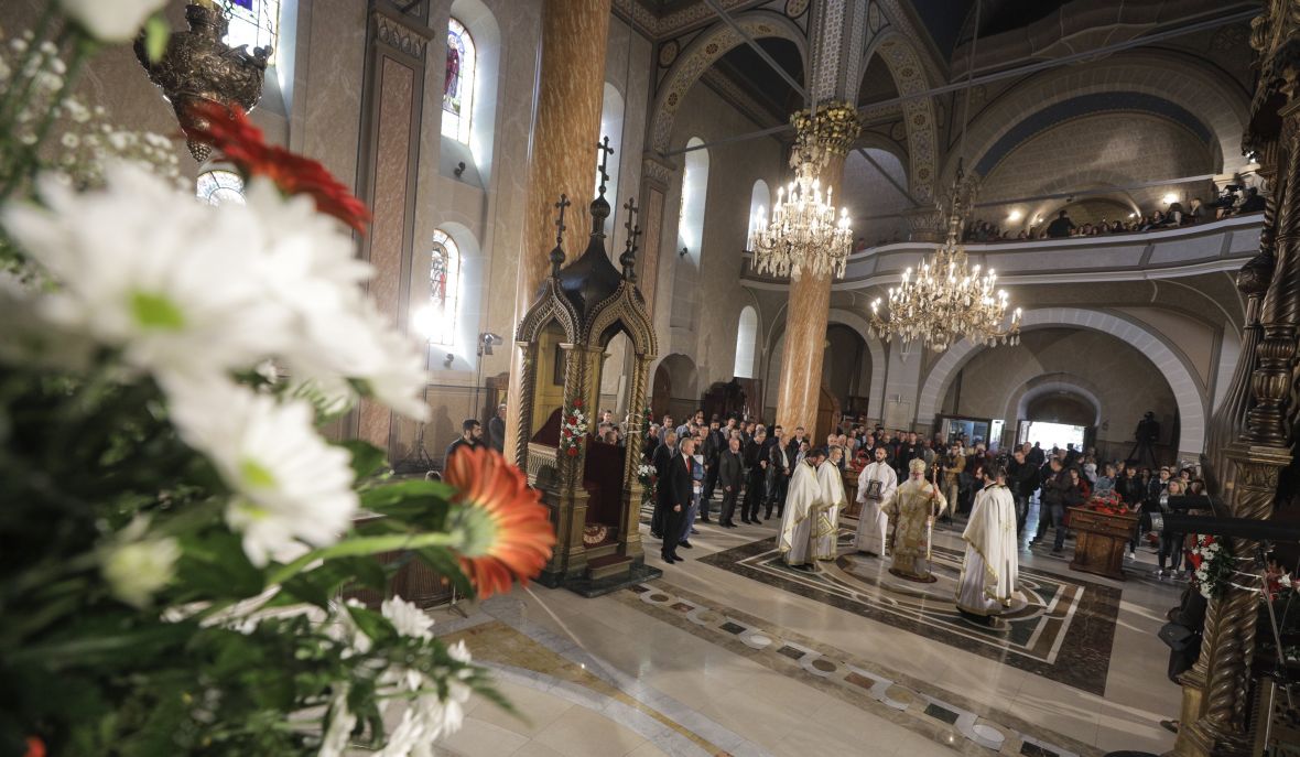 Sveta liturgija povodom Vaskrsa u Sabornoj crkvi Presvete Bogorodice u Sarajevu - undefined