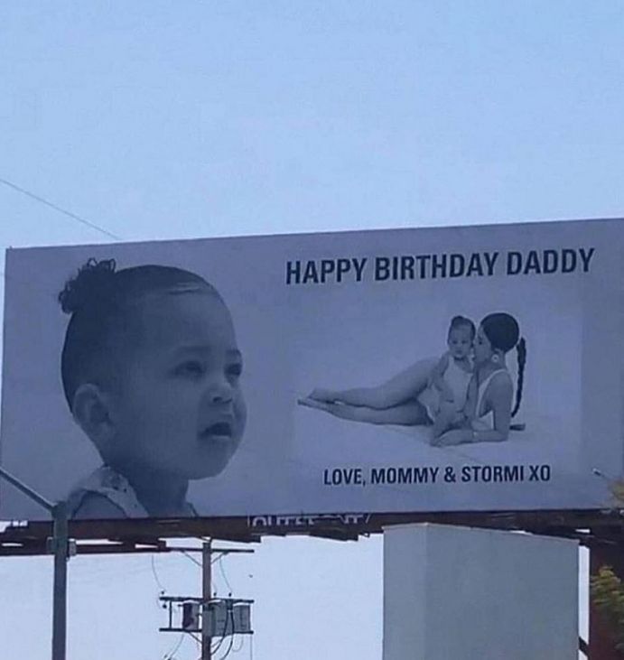 Kylie dečku čestitala rođendan billboardom - undefined