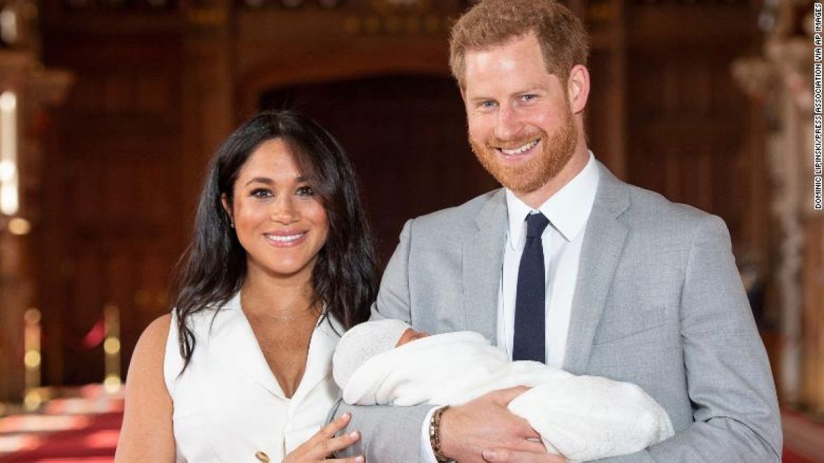 Princ Harry i Meghan Markle pokazali svoga sina  - undefined