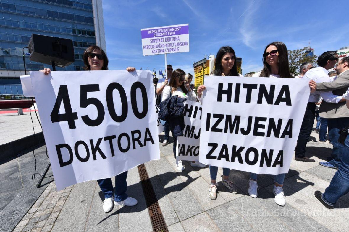 Protesti ljekara iz FBiH u Sarajevu - undefined