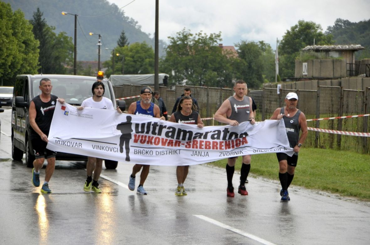 Ultramaratonci iz Vukovara stigli u Potočare - undefined