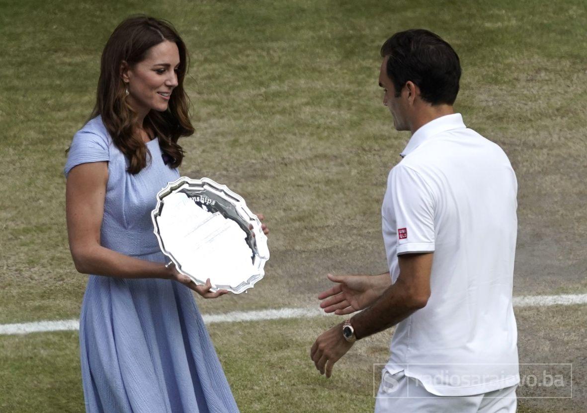 Zbog čega se Novak Đoković poklonio Kate Middleton, a Federer nije? - undefined