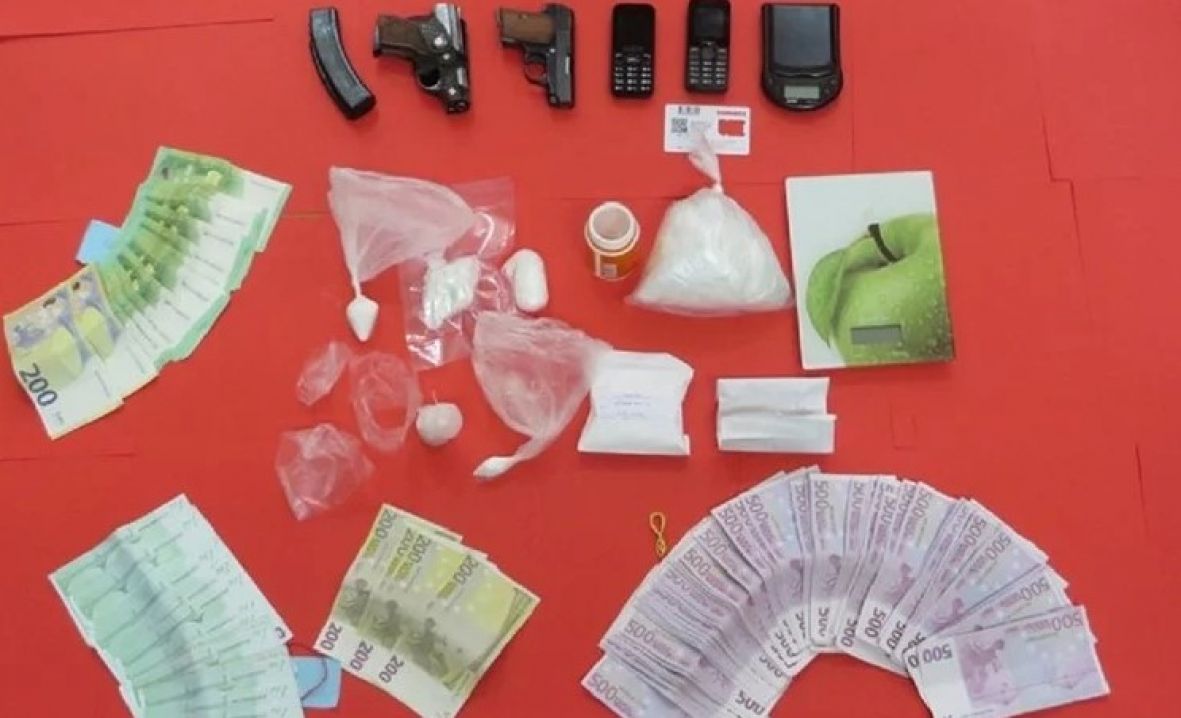 Uhapšen diler: Pao sa 60 grama kokainom, pištoljem i skoro 80.000 KM - undefined