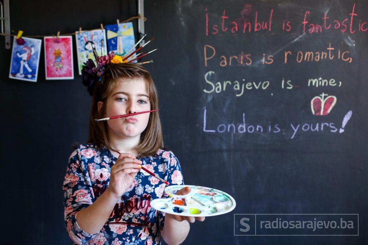 Djevojčica Asya Isović iz Sarajeva odlučila je kraljici Elizabeti poslati razglednicu, pjesmicu i crtež - undefined