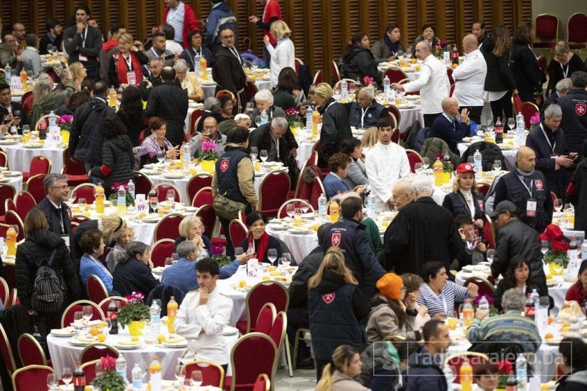Papa Franjo na ručak pozvao 1.500 beskućnika i siromašnih - undefined