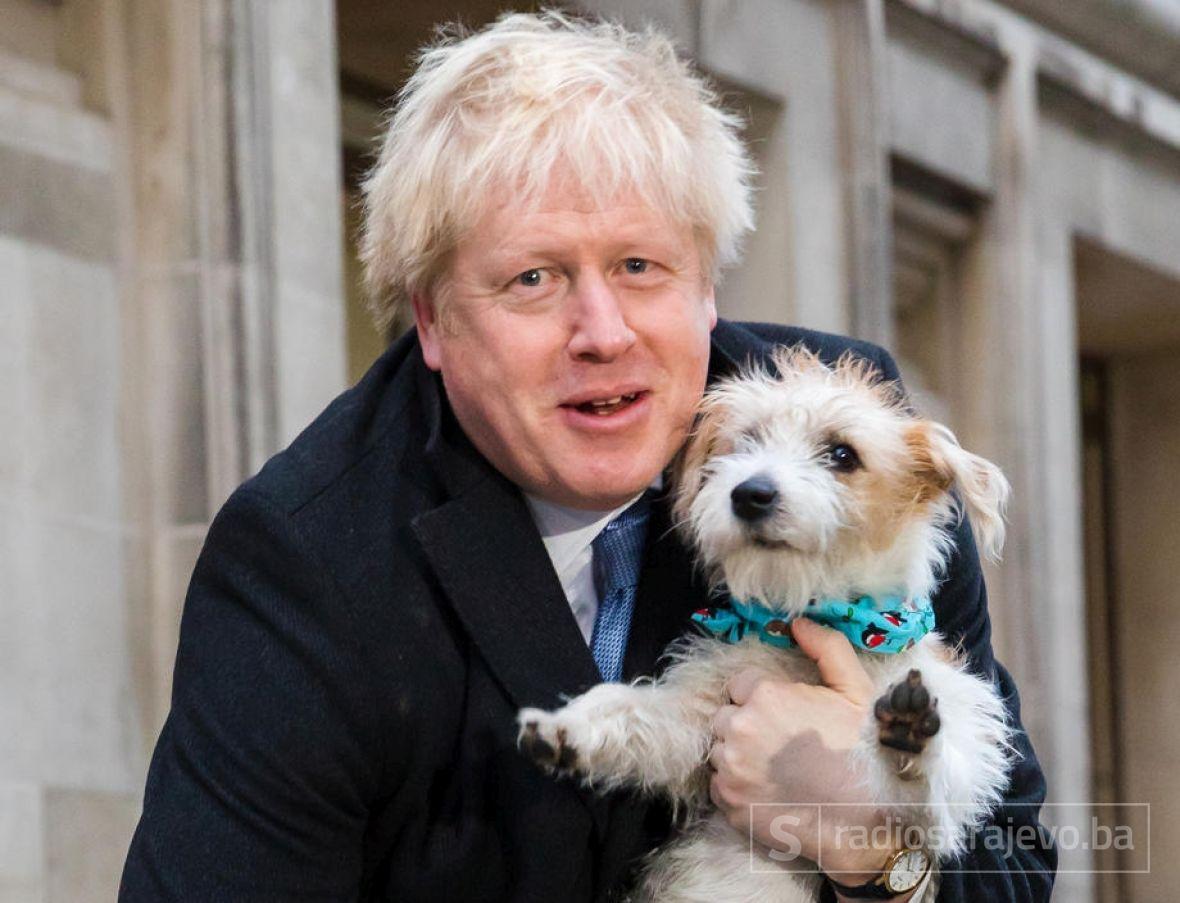  Boris Johnson pojavio se na biralištu sa ljubimcem Dilynom - undefined