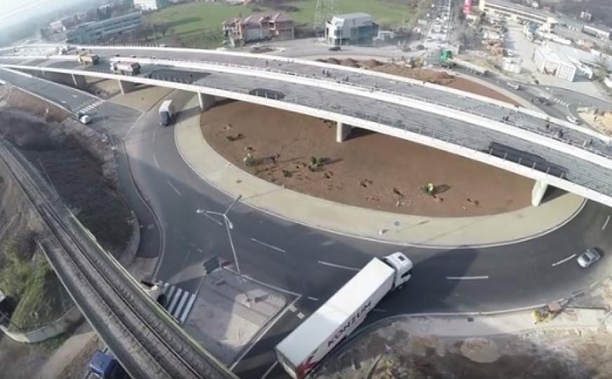 Pogledajte kako iz zraka izgleda saobraćajnica koja Sarajevo spaja s autoputem (VIDEO)