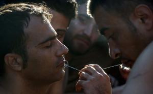 Grčko-makedonska granica: Ekonomski migranti sebi zašili usta iglom i koncem