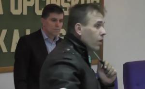 Kalesija: Demobilisani borac s nožem upao na sjednicu i prijetio samoubistvom (VIDEO)