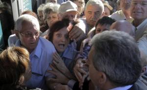 Grčki penzioneri na ulicama Atine: Ne možemo živjeti s 300 eura 