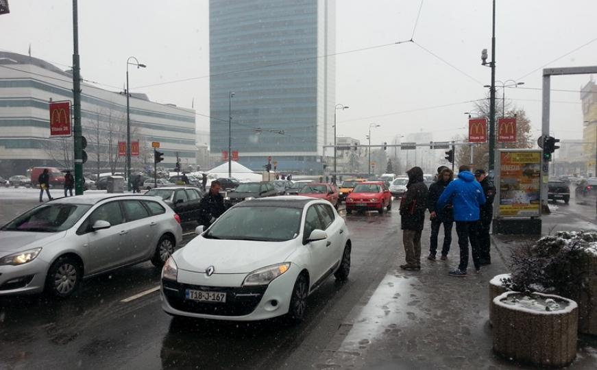 Udes na Marijin Dvoru: Velike gužve u saobraćaju (FOTO)