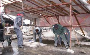 FOTO: Pogledajte kako napreduju radovi na Baščaršijskom trgu uprkos lošem vremenu