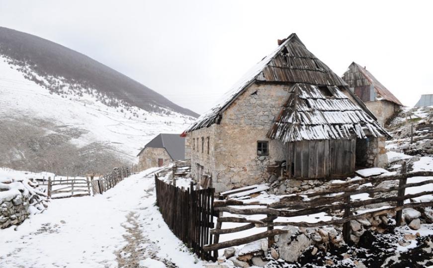 Bajkoviti Lukomir danas je pust: Napuštene kuće, tišina i vjetar (FOTO)