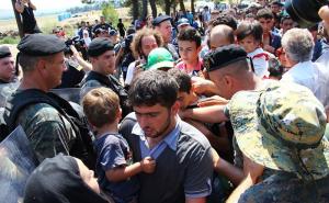 Postavljena ograda na makedonskoj južnoj granici: Sukobi izbjeglica i policije