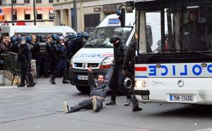 Pariz: 100 osoba uhapšeno zbog kršenja zabrane okupljanja i protestovanja (FOTO)