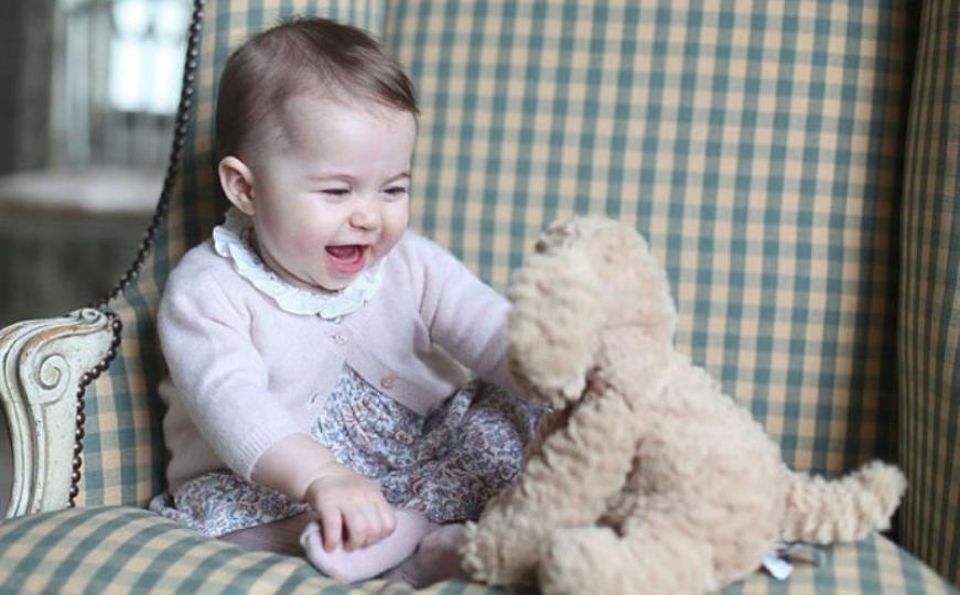 FOTO: Objavljene nove fotografije malene princeze Charlotte