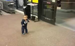 Vrata koja se sama otvaraju? To mora da je magija! (VIDEO)