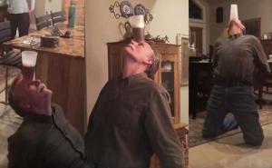 Ovaj čovjek je objedinio jogu i ispijanje pive (VIDEO)