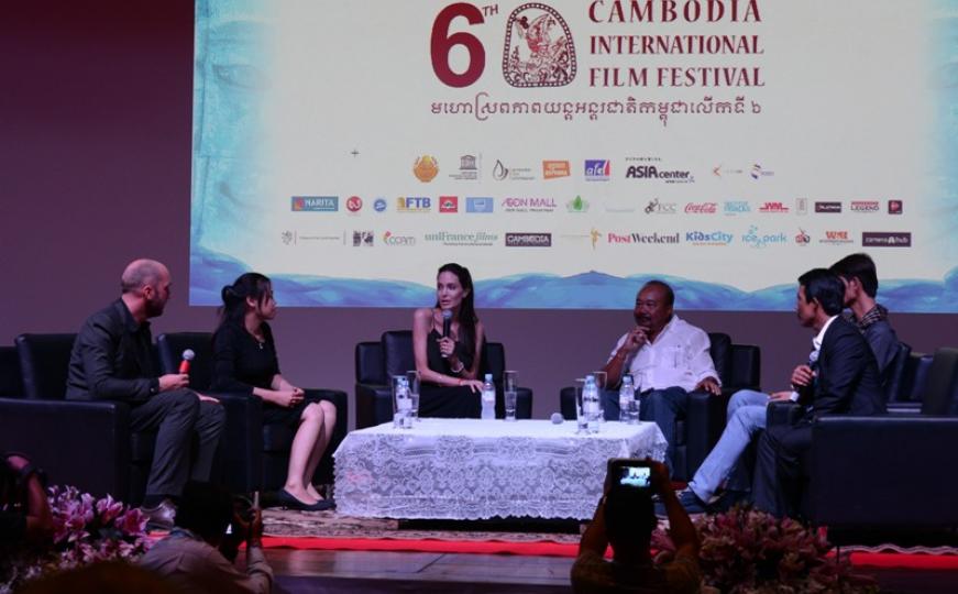 'Prvo su ubili mog oca': Angelina Jolie režira film o genocidu Crvenih Kmera u Kambodži (FOTO)