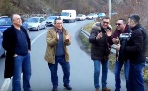 Veseli Bosanci i Hercegovci: Harmonikom i pjesmom protiv gužve na cesti! (VIDEO)