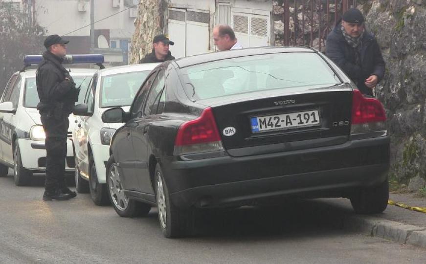 FOTO+VIDEO: Istražuje se uzrok smrti žene čije je tijelo pronađeno na ulici u Sarajevu