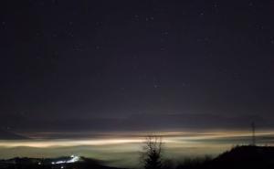 Fascinantni prizori: Sarajevo pod maglom 'u boji' i zvijezdama (VIDEO)