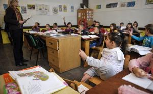 Djevojčica Ramela iz Begovog Hana rođena bez ruku: Zdravom nogom jede, piše, pere zube