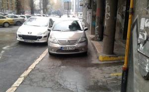 FOTO: Parking papanku u centru Sarajeva ni smog nije mogao sakriti