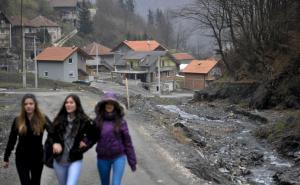 Topčić Polje godinu i pol nakon poplava: Čim kiša dođe, nije lako (FOTO)