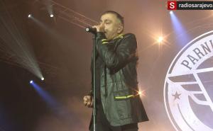 Pogledajte kako je izgledao izlazak Parnog valjka na binu u Zetri (VIDEO)