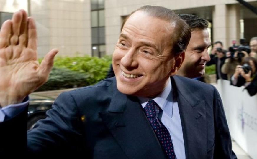 Italija: Muškarac se zapalio ispred vile Silvija Berlusconija 