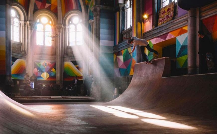 FOTO: Stotinu godina stara crkva pretvorena u skate park i obojena šarenim grafitima