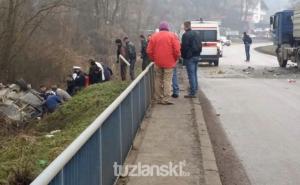Saobraćajna nesreća: Spašavanje vozača iz prevrnutog automobila u Mihatovićima (FOTO+VIDEO)