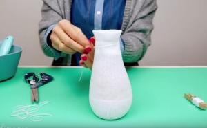 Od čarape napravite pravi novogodišnji ukras (VIDEO)